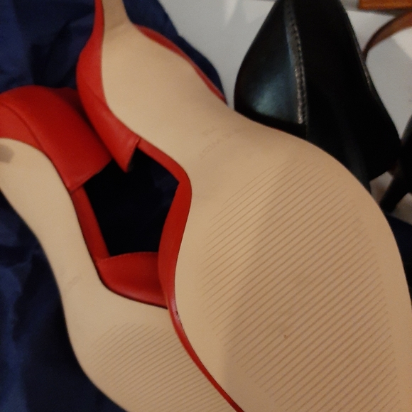 2prs N West pumps $ 55 - Picture 5 of 5